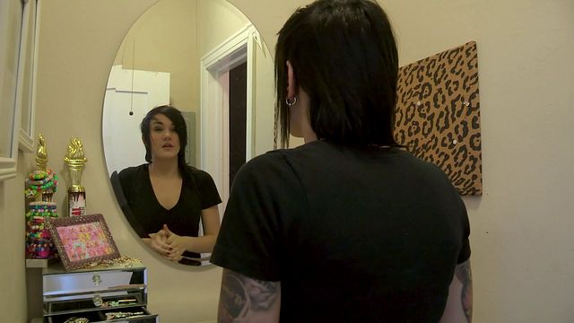 Nikki Hearts e Kimber Woods in filmato adolescente di Skankery