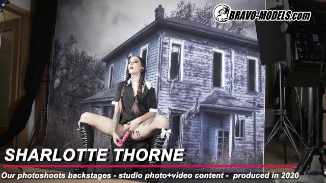 Clip de femme en solo avec la pimpante Sharlotte Thorne de Bravo Models