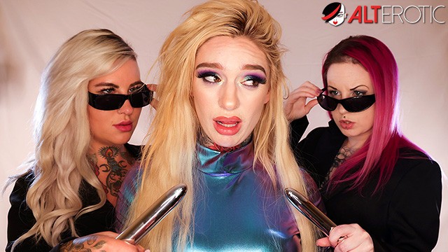 AltErotic प्रस्तुत करता है Lady Lazarus और Darcy Diamond का चूत चाटने वीडियो