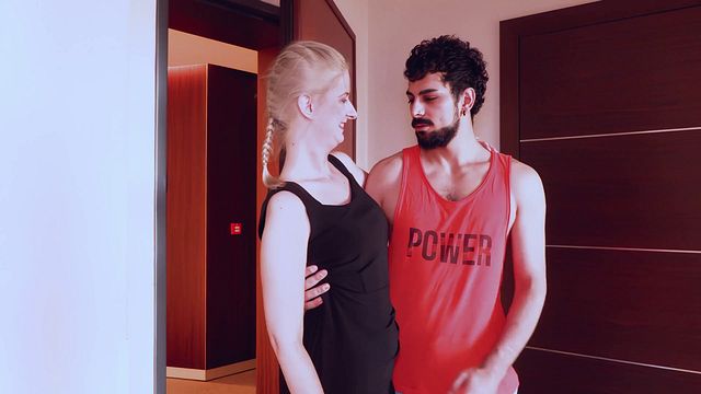 XES.PL - trailer bionda