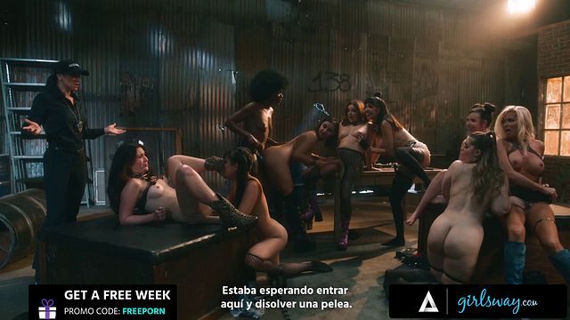 गुड़िया Ana Foxxx में पंजा चलचित्र