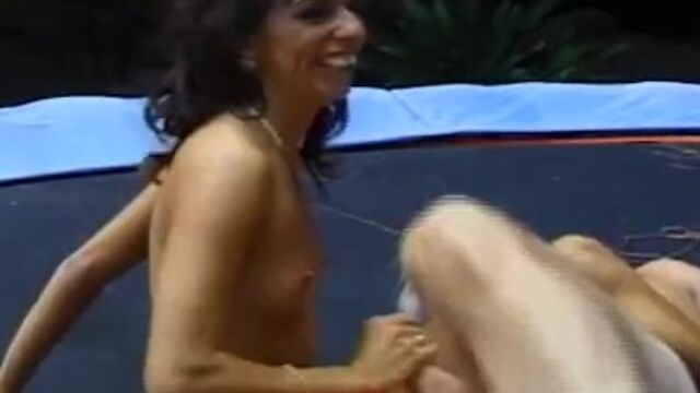 Vídeo con la culona amiga con hardcore de Screw My Wife Club