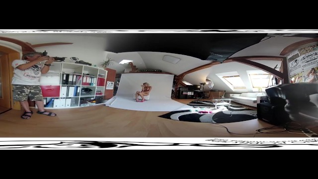 Bravo Models - escena de mujer sola