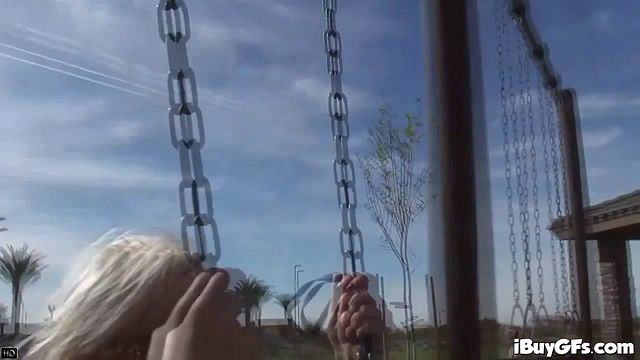 Schönheit Savannah Gold und Savannah's Fickfilm anschauen