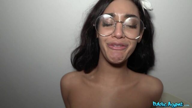 Chique Capri Lmonde estrelando em papai mamãe filme