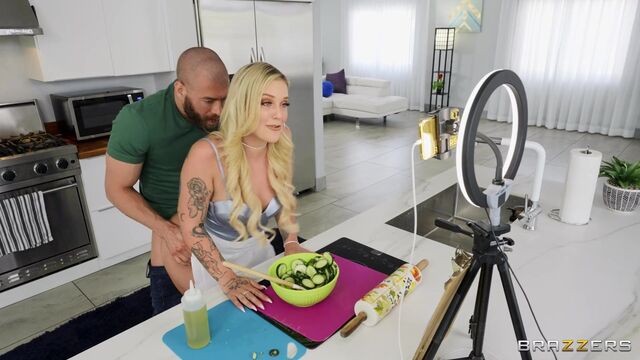 Kali Roses में रसोईघर दृश्य Brazzers Exxtra द्वारा