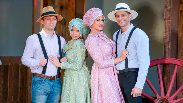 Pristine Edge और Penny Barber में मिशनरी क्रिया Mom Swap द्वारा