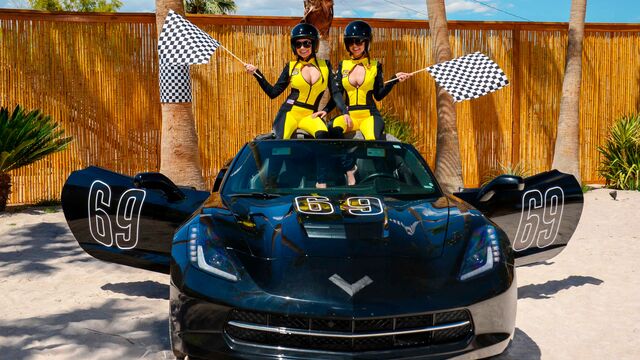 La salace Dillion Harper et Karlee Grey dans clip baise sur le côté