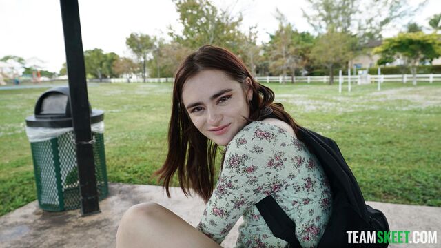 Super linda Reese Robbins em morena clipe