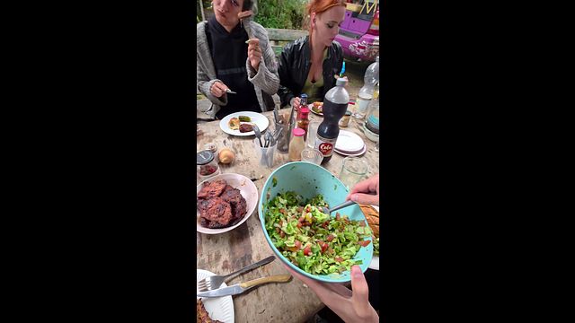 गीला  Anuskatzz और Lily Lu का चलचित्र देखें