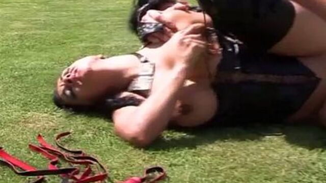 Blowjob XXX mit auffälliger Zwerg von LTG Sex Movies