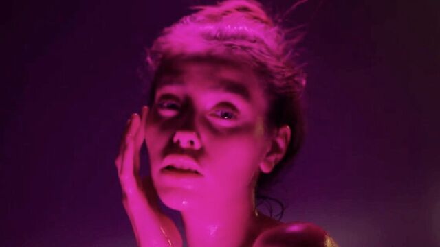 शौकिया क्रिया WOW Girls से दिव्य  Alissa Foxy के साथ