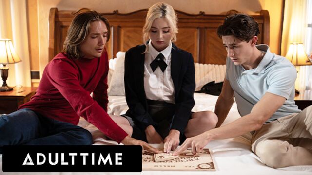 Adult Time प्रस्तुत करता है Lexi Lore का छोटे स्तन अश्लील साहित्य