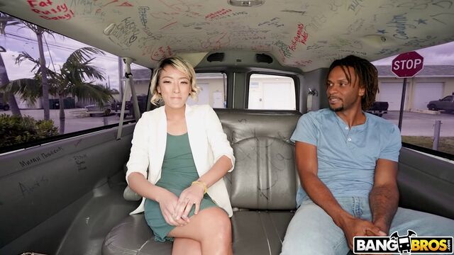 Bang Bus - कुत्ते शैली वीडियो