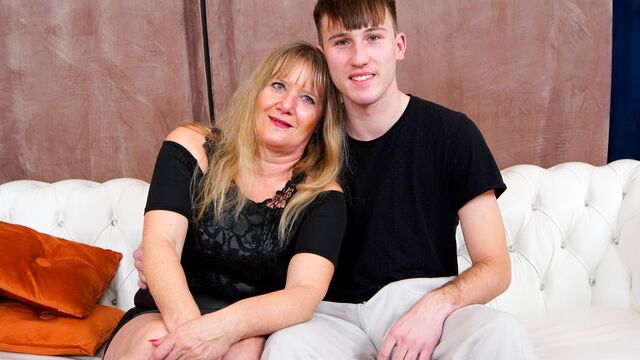 Vidéo de Milf avec la souriante Lilie M de Grandmams