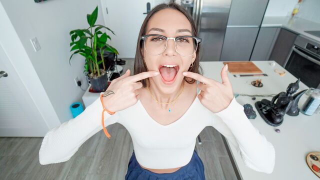 This Girl Sucks प्रस्तुत करता है Natalia Nix का लवडे के बॉल चाटना चित्र