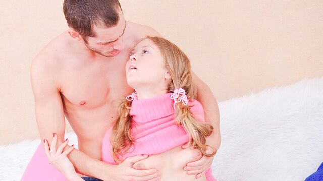 चतुर Trinity Stclair का वीडियो देखें