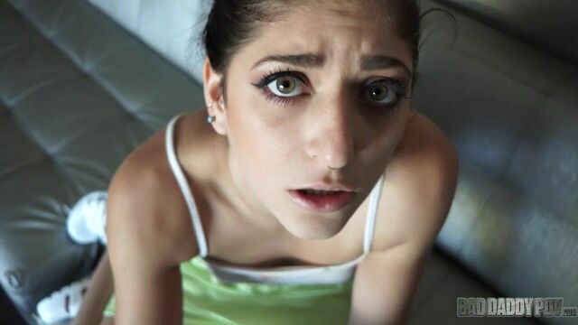 बुलबुलेदार  Nikki Nightly का अश्लील देखें