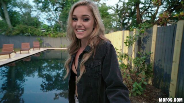 Girls Gone Pink - contenido de masturbación