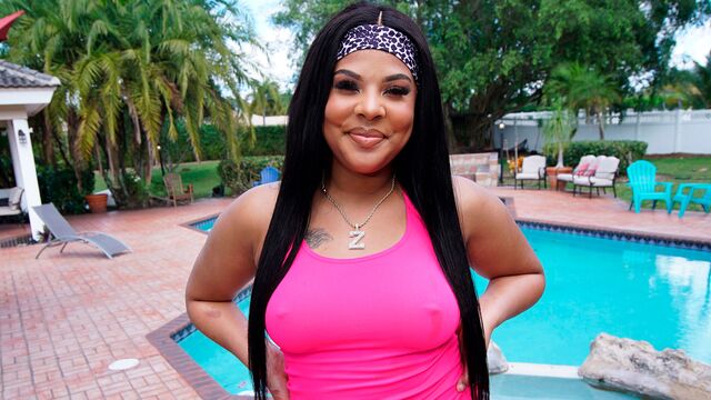 Fascinosa Zoey Reyes partecipa in scena pompino