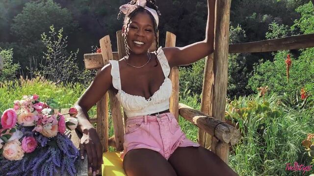 गुलाबी Hazel का सही शरीर चलचित्र