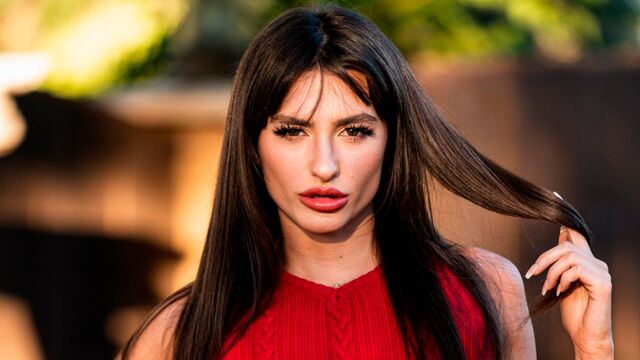 जीतना Mia Taylor का फुटेज देखें