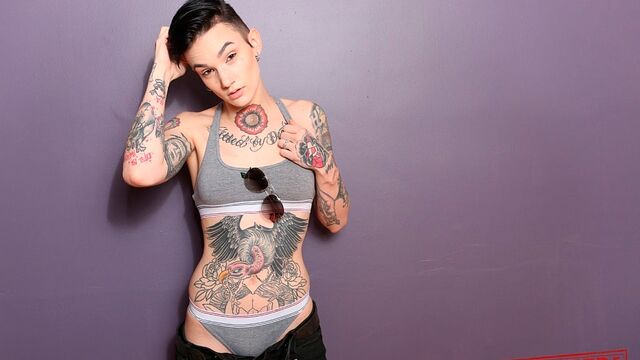 Film de cheveux lisses avec l'amante Leigh Raven et Nikki Hearts de Analized