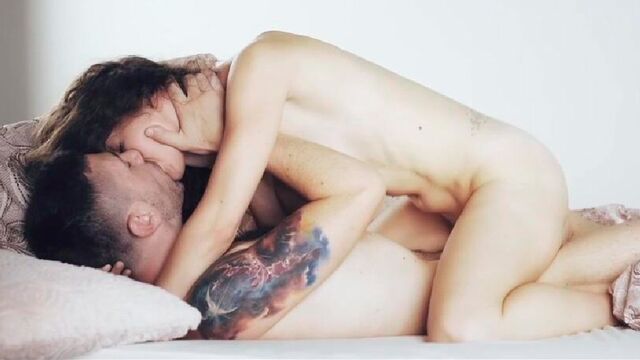 सुशोभित  Emylia Argan का xxx देखें