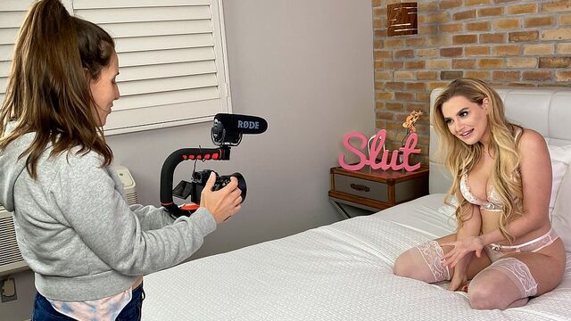 Coinvolgente Suzanne Ferrari in filmato pompino