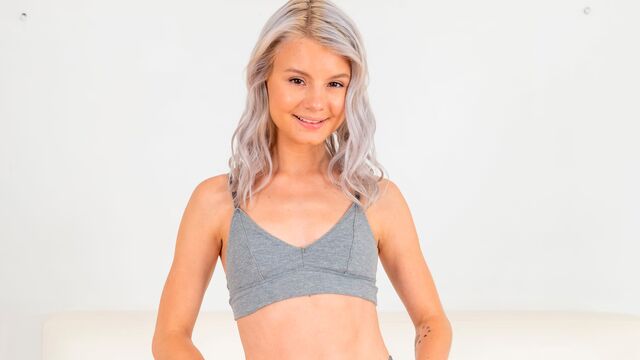 Fit18 presenta videata tette di media grandezza con Luna Fae