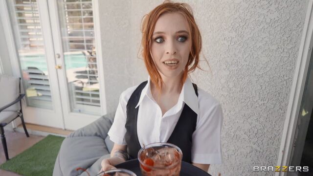 Rachael Cavalli e Madi Collins em de quatro trailer no Brazzers Exxtra