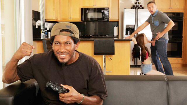 Misha Cross en toma de tetas naturales de Teens Like It Big