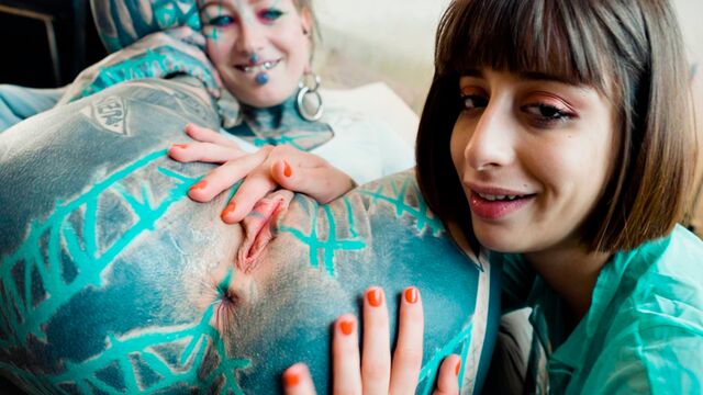 Regardez séquence de la sublime Anuskatzz et Silvia Soprano